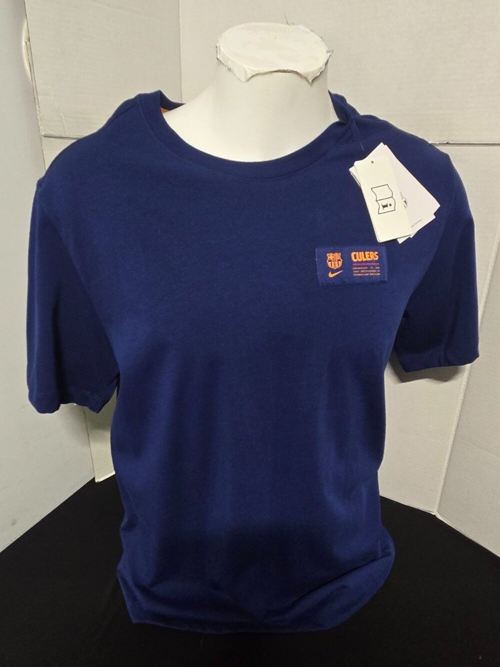 🔥 FC BARCELONA "CULERS" NIKE T-SHIRT – NWT – SIZE LARGE 🔥